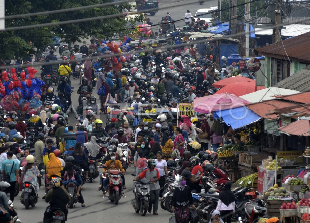 Mamake Unyil Bro: Rileks di Tengah Keramaian Pasar Bumireja